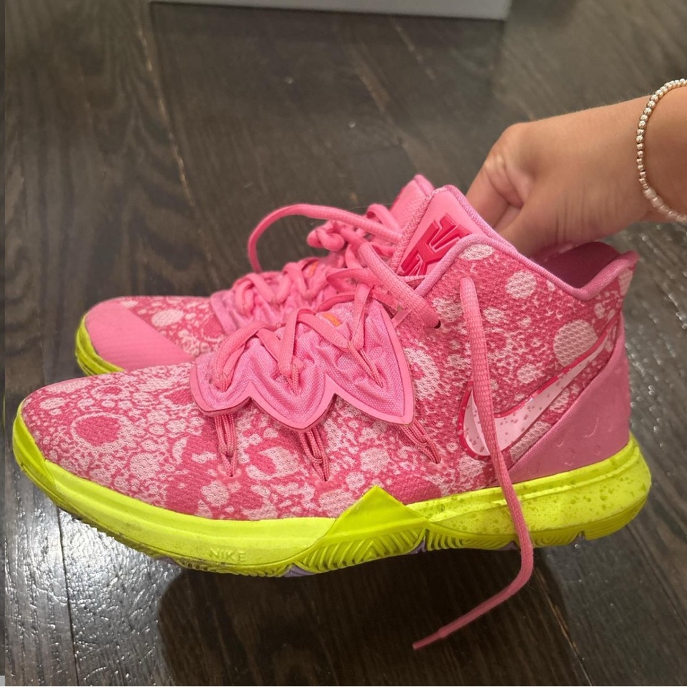 nike kyrie 5 boy’s grade school spongebob nickelodeon collab